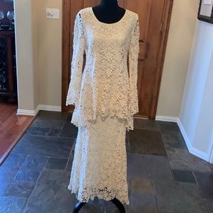 Stunning crocheted skirt and top in a beautiful cream color. Fully lined. Size M